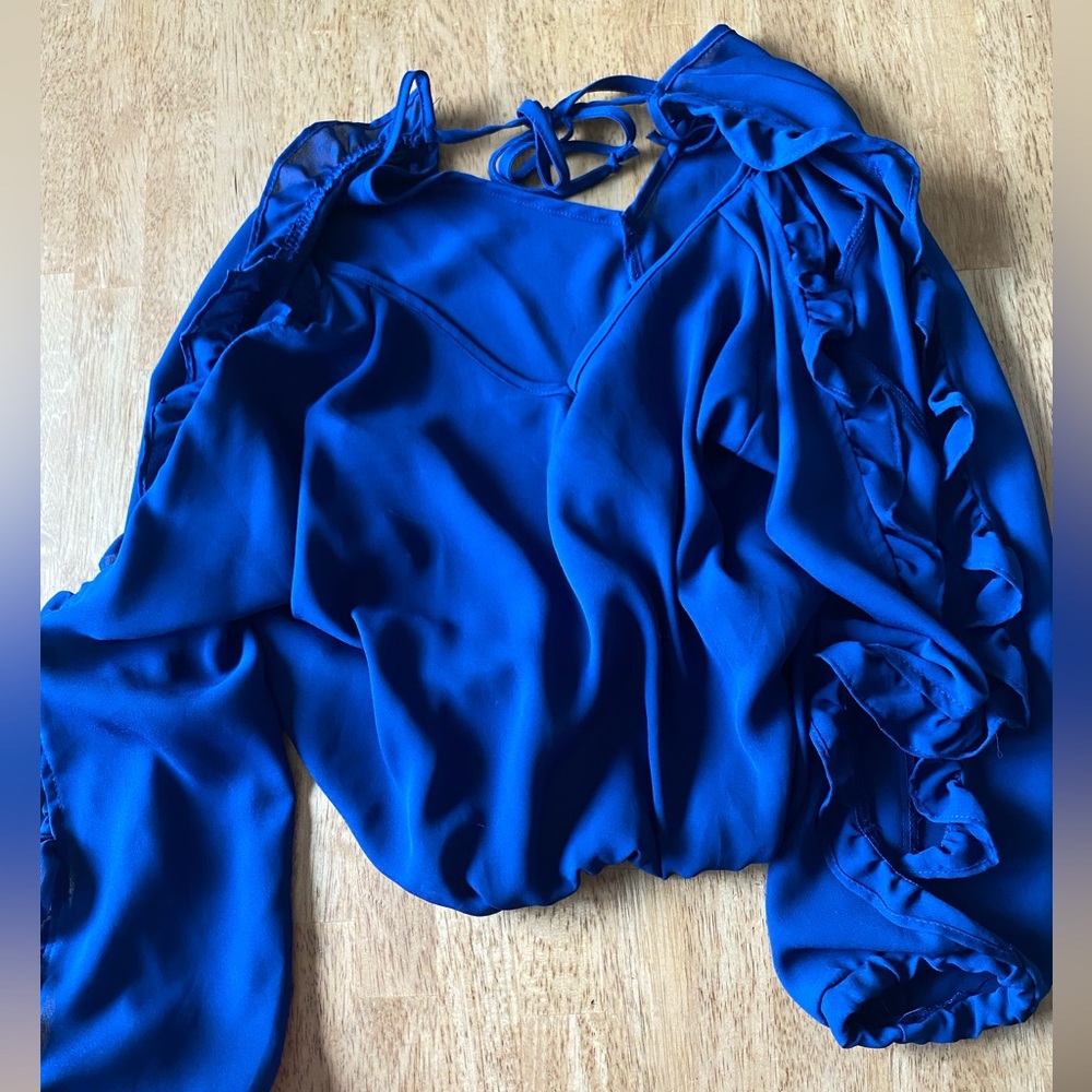 Open sleeve crop top